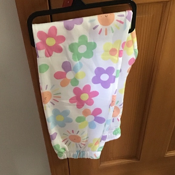 DONATING🆕Soft Girl’s Sun & Flowers sweatpants! - Picture 2 of 3